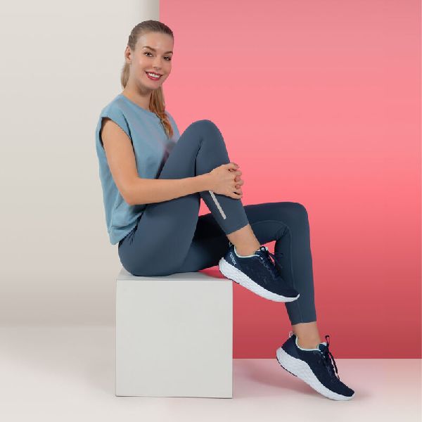 Aetrex sneaker